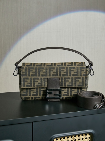 フェンディバッグ正面デザイン